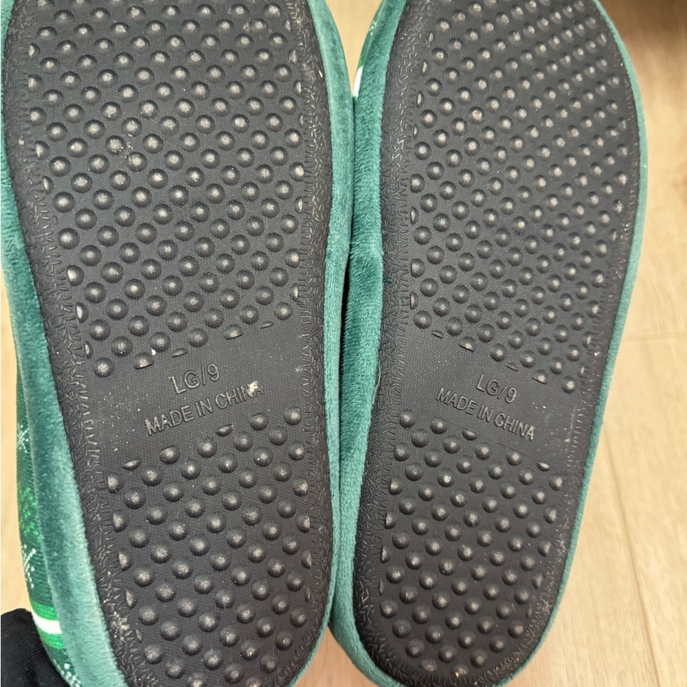 Slippers - Picture 3 of 3
